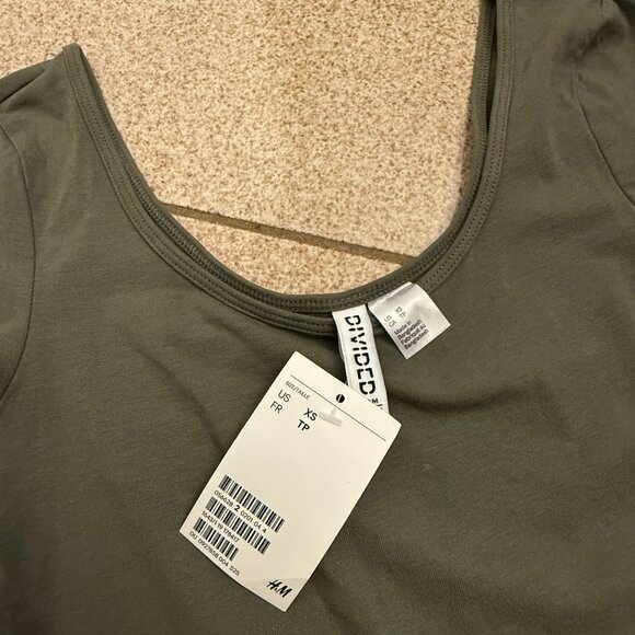 H&M Off the Shoulder Long Sleeve Top - Picture 2 of 3